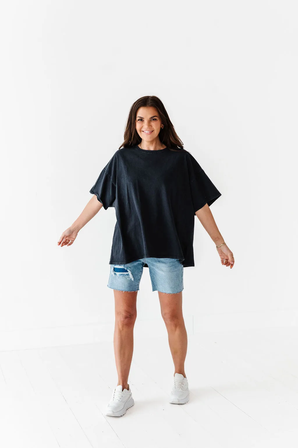 Lisa Oversized Boyfriend Tee in Black